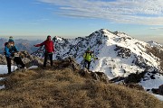 80 Vista in Cancervo, salito dal Canalino dei sassi ad est, disceso verso il Passo di Grialeggio innevato  a nord